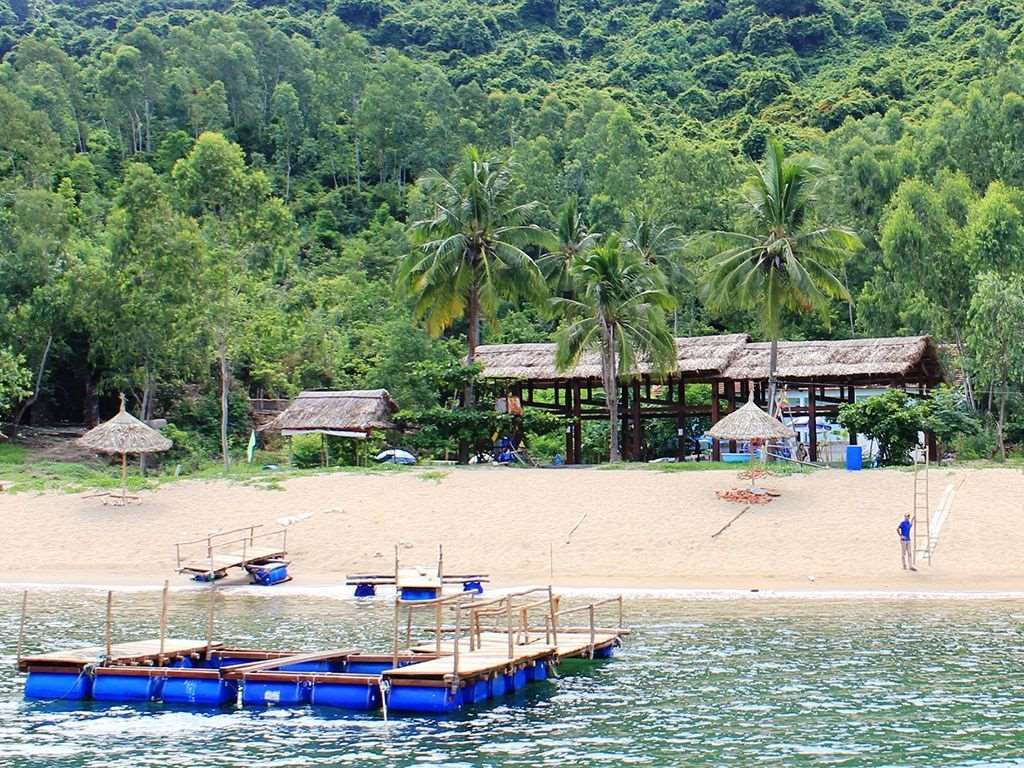 cắm trại tại cảng Ti&ecirc;n Sa