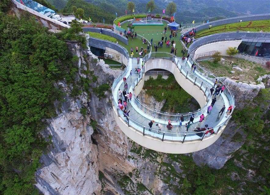 cầu k&iacute;nh bị đ&oacute;ng cửa