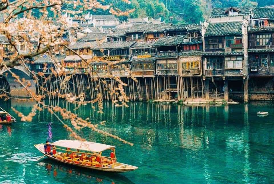 phượng ho&agrave;ng cổ trấn