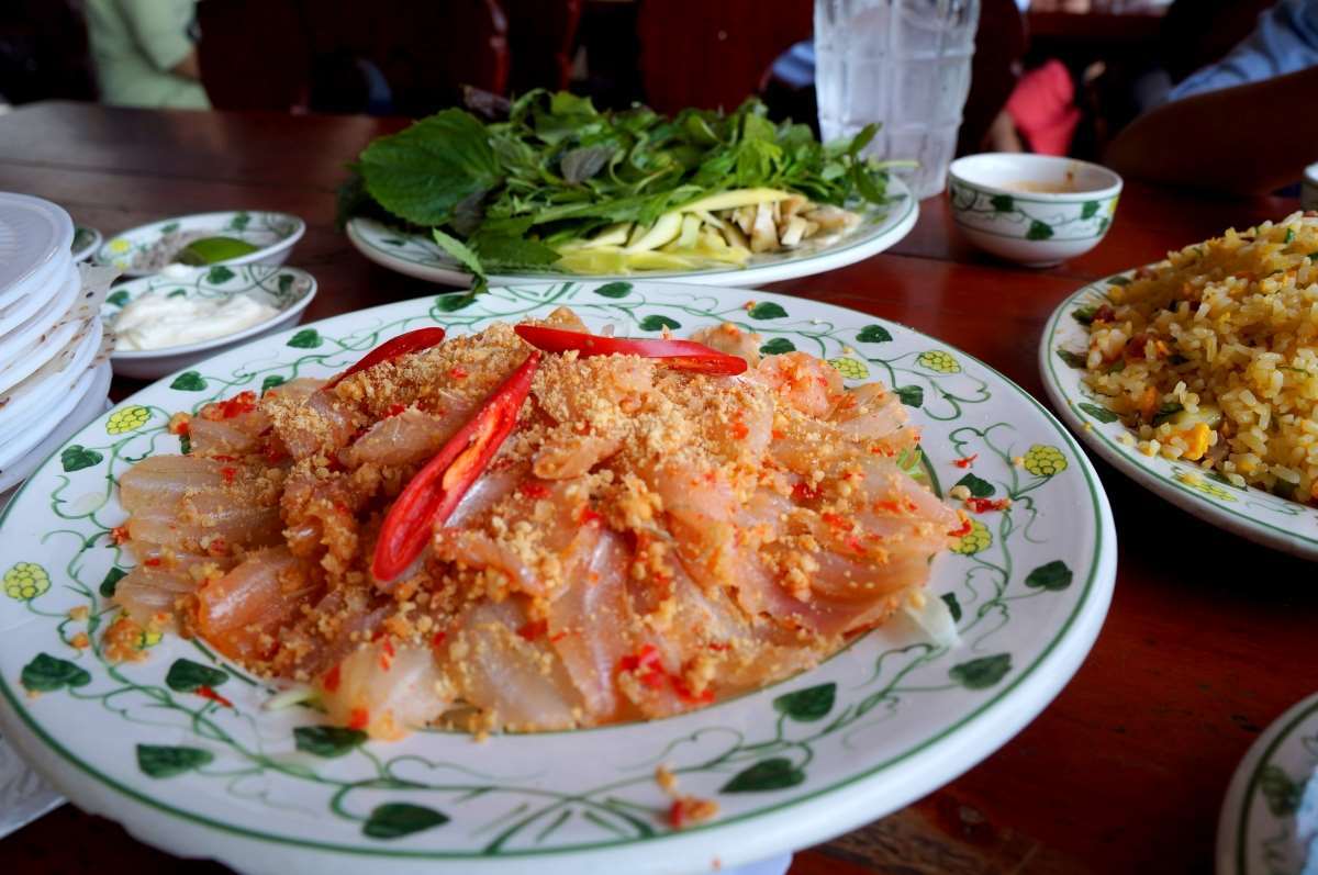 Gỏi c&aacute; mai