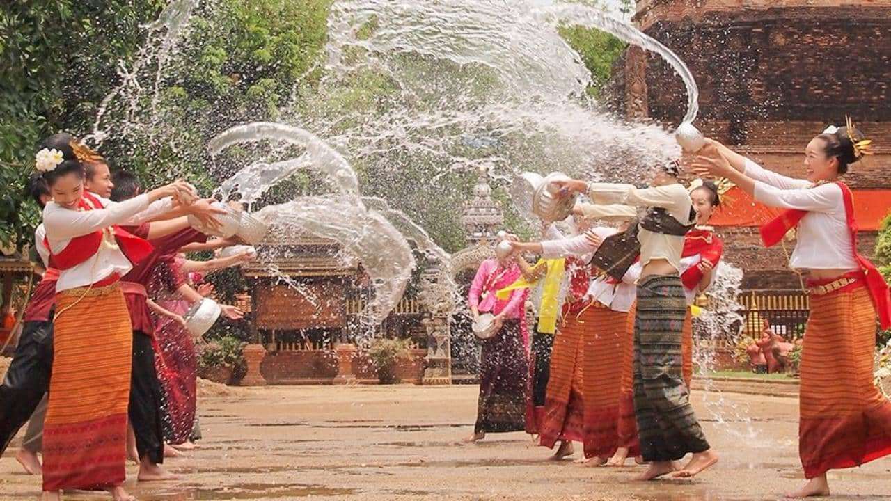 lễ hội t&eacute; nước Songkran Th&aacute;i Lan 2019