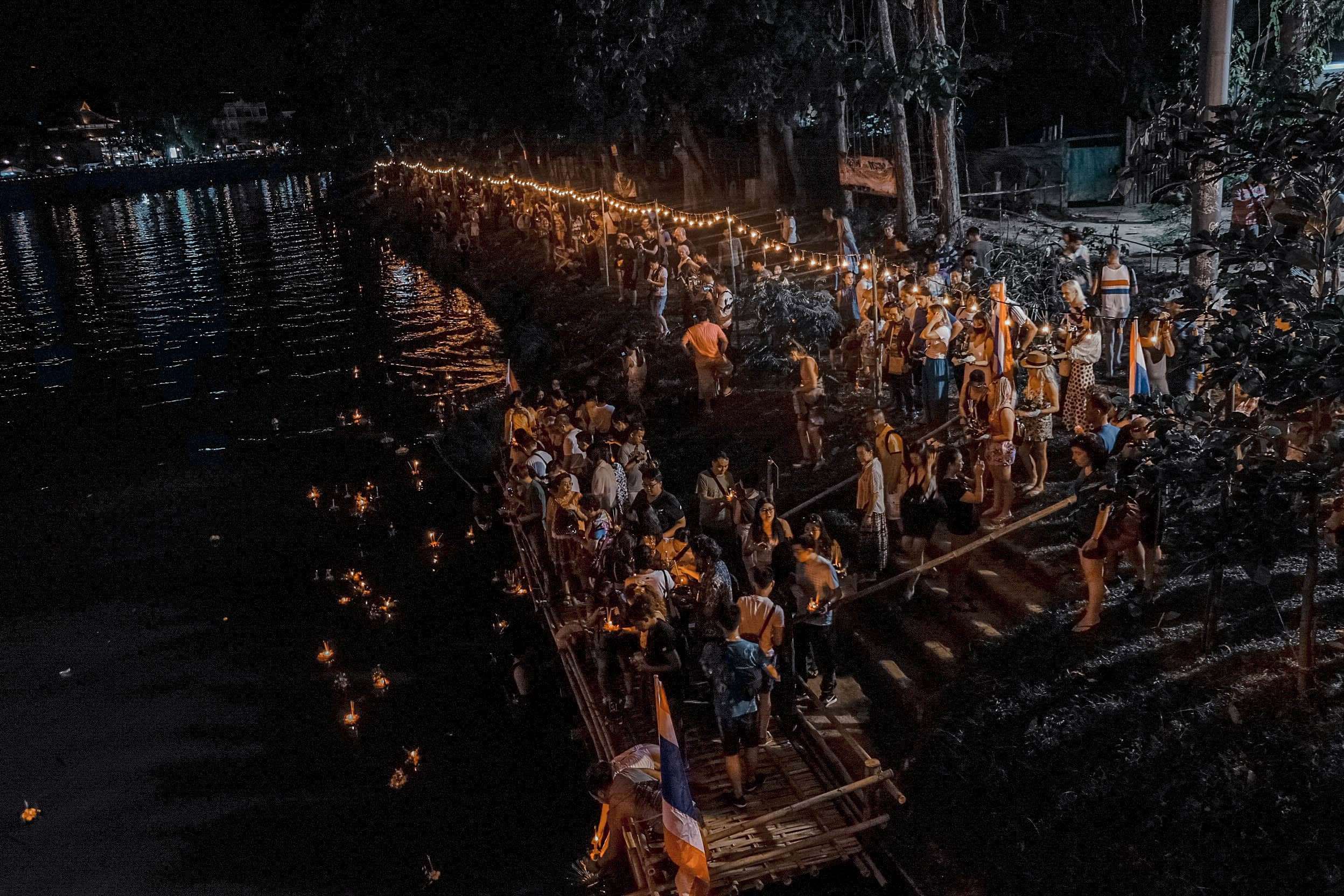 Lễ hội đ&egrave;n trời ở Chang Mai Th&aacute;i Lan
