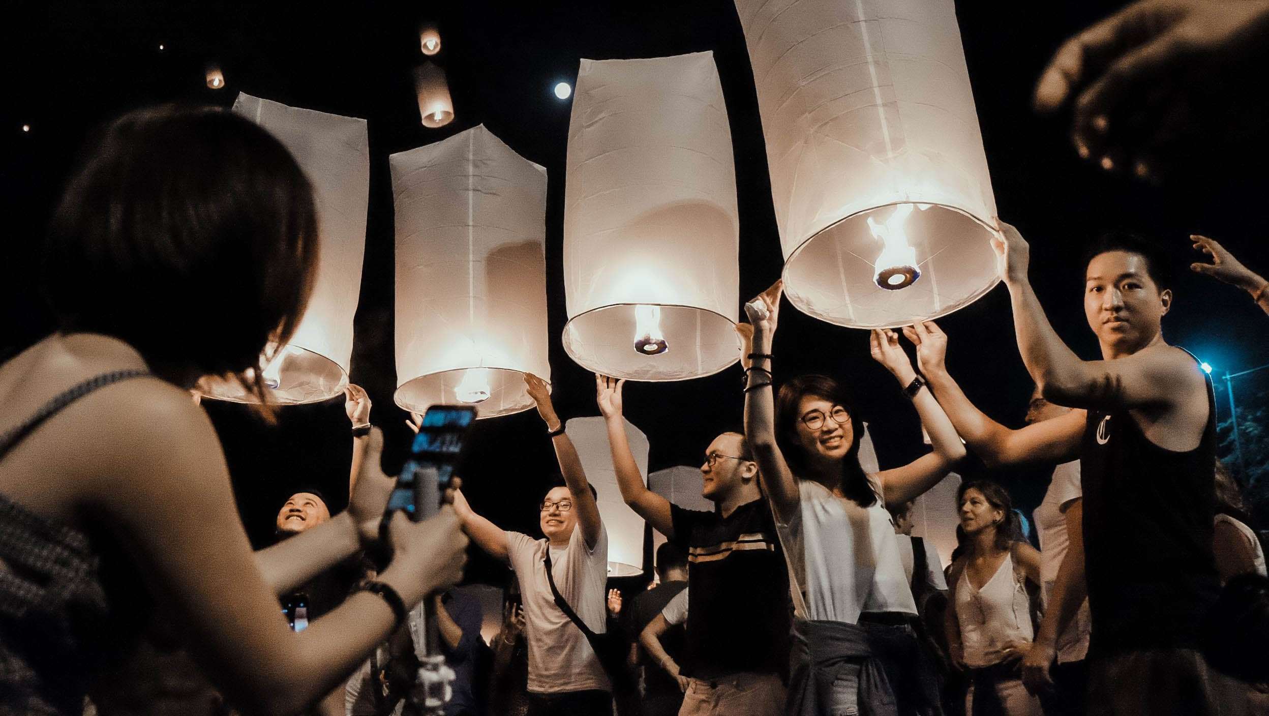 Lễ hội đ&egrave;n trời ở Chang Mai Th&aacute;i Lan