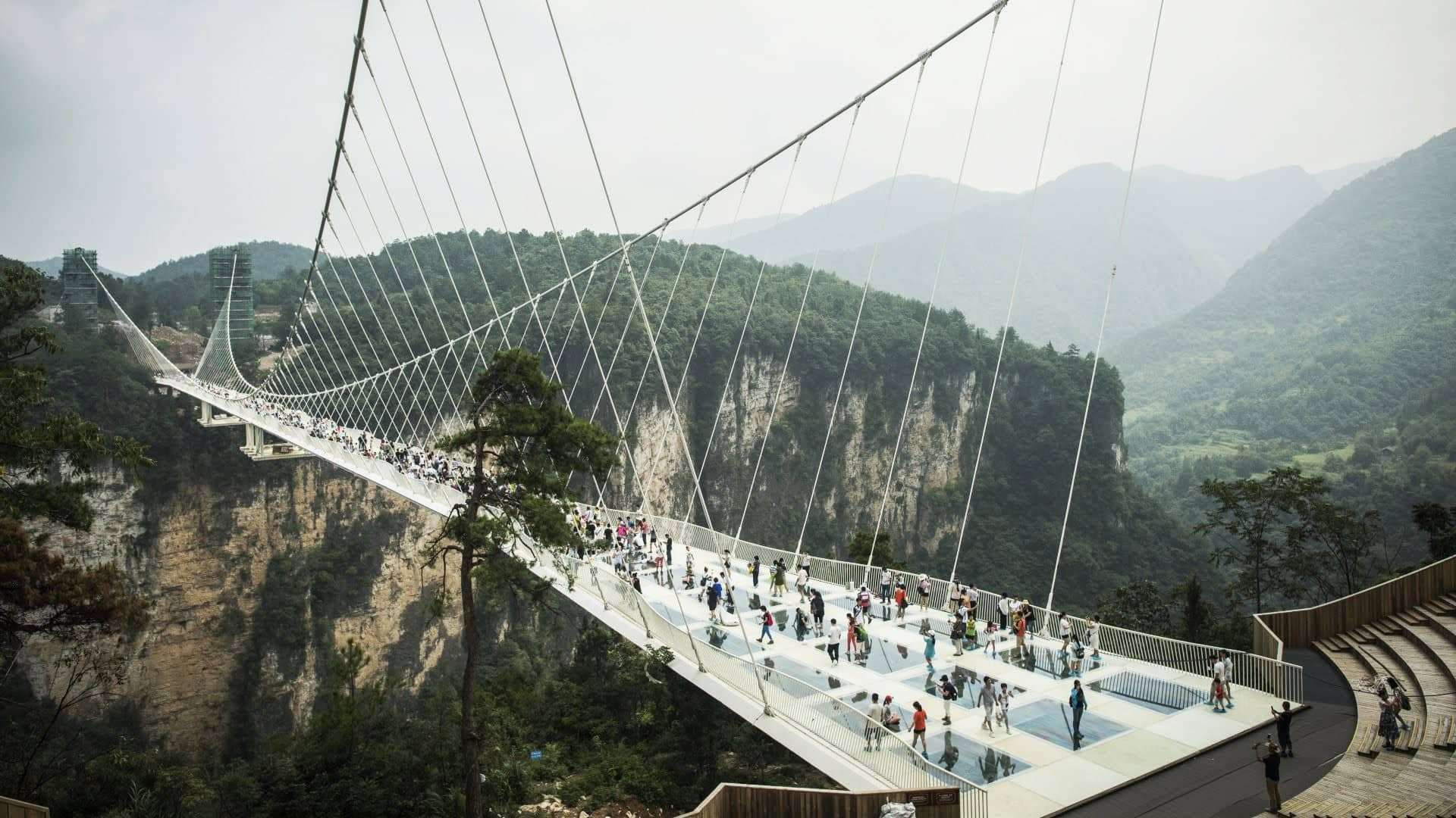 cầu k&iacute;nh trương gia giới