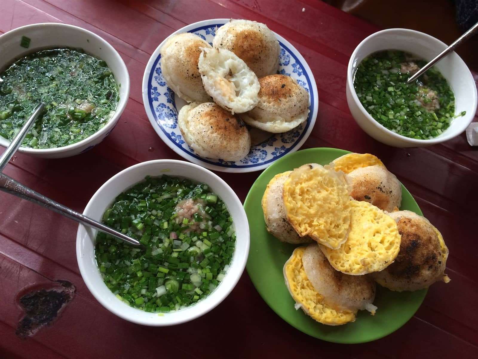 bánh căn ven đường