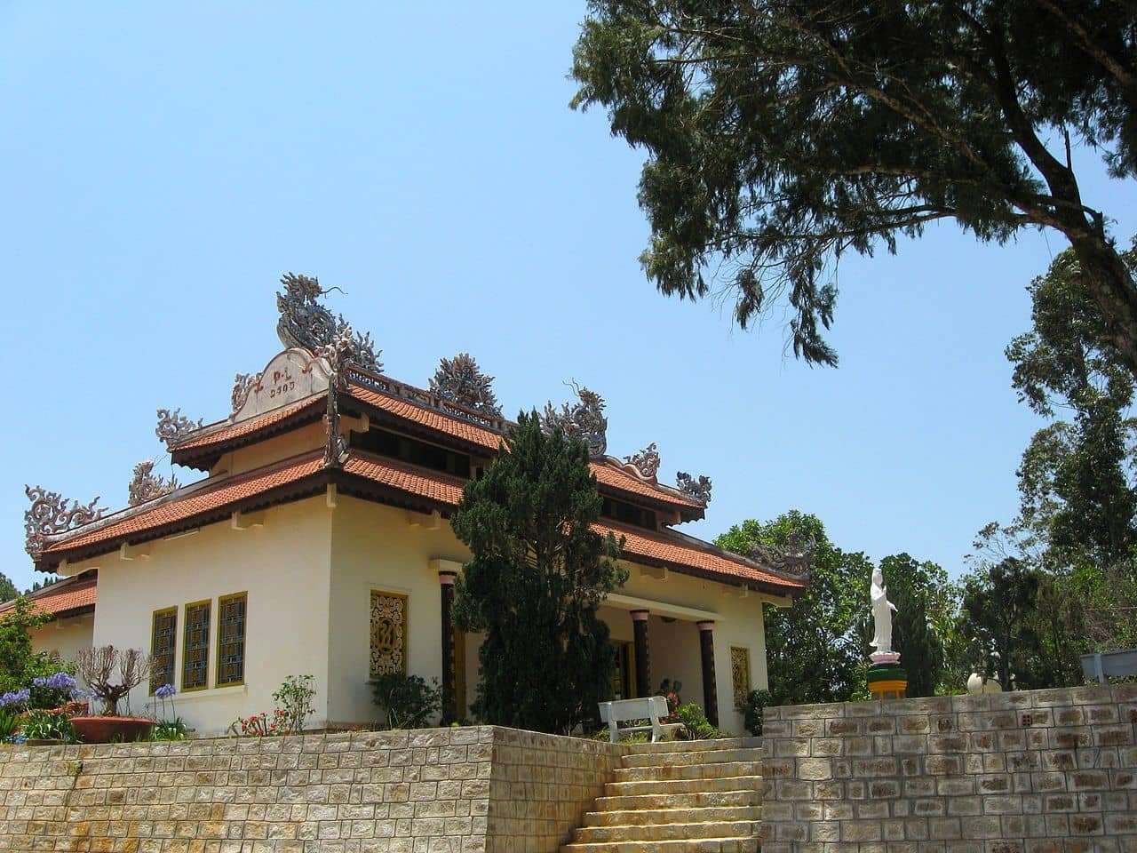 chua linh phong