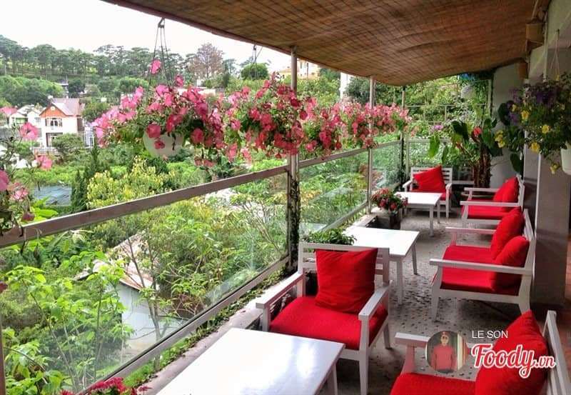 chèo thuyền vượt ghềnh thác trên sông tại Đà Lạt chèo thuyền vượt ghềnh thác trên sông tại Đà Lạt