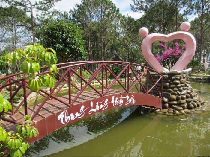 ch&egrave;o thuyền vượt ghềnh th&aacute;c tại Đ&agrave; Lạt