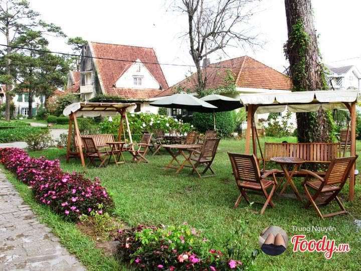 chèo thuyền vượt ghềnh thác trên sông tại Đà Lạt chèo thuyền vượt ghềnh thác trên sông tại Đà Lạt