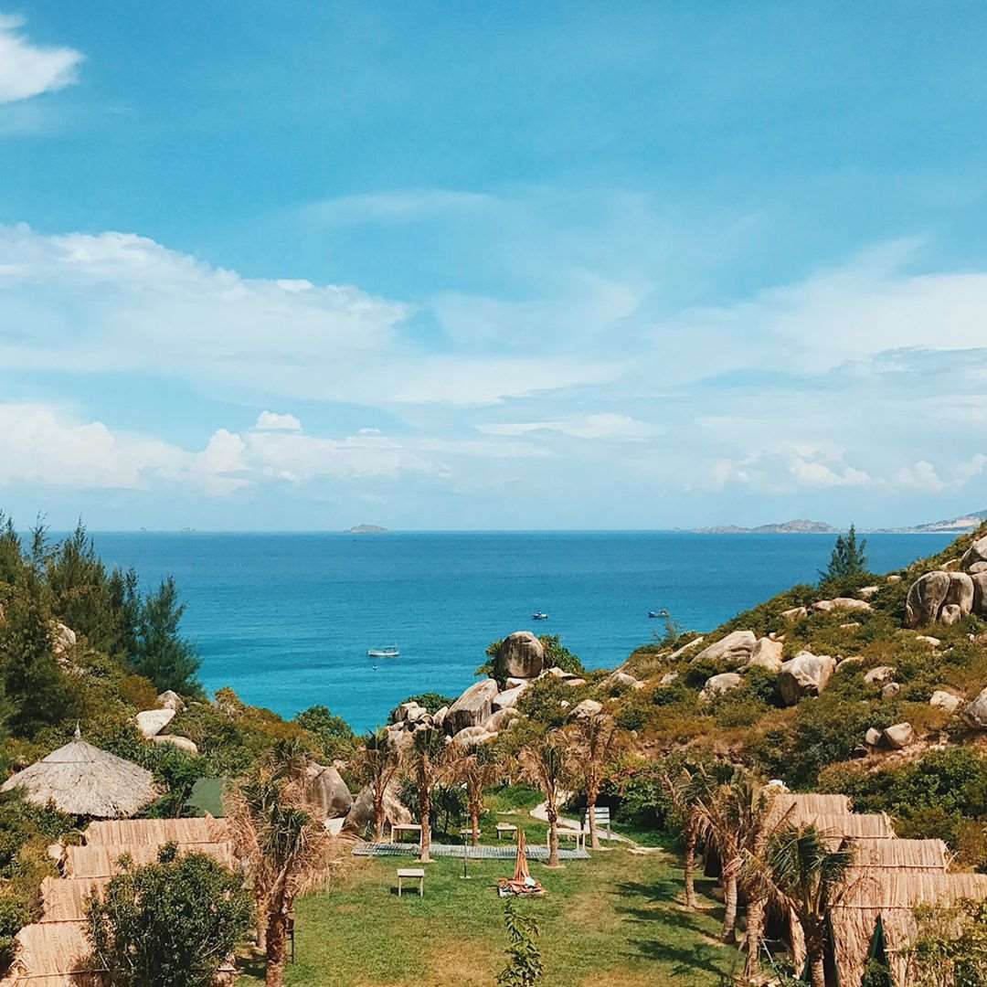View nh&igrave;n ra biển 