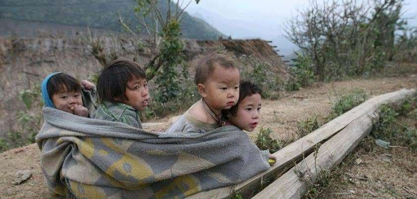 Nghịch cảnh băng tuyết: d&acirc;n phượt reo h&ograve;, n&ocirc;ng d&acirc;n kh&oacute;c